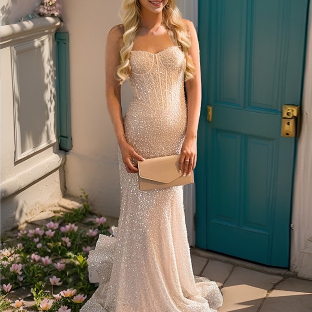 Elegant Pearl detailed Prom Gown From Flormiss